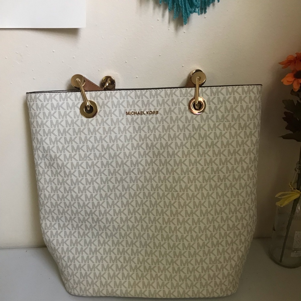 Michael Kors purse NWOT